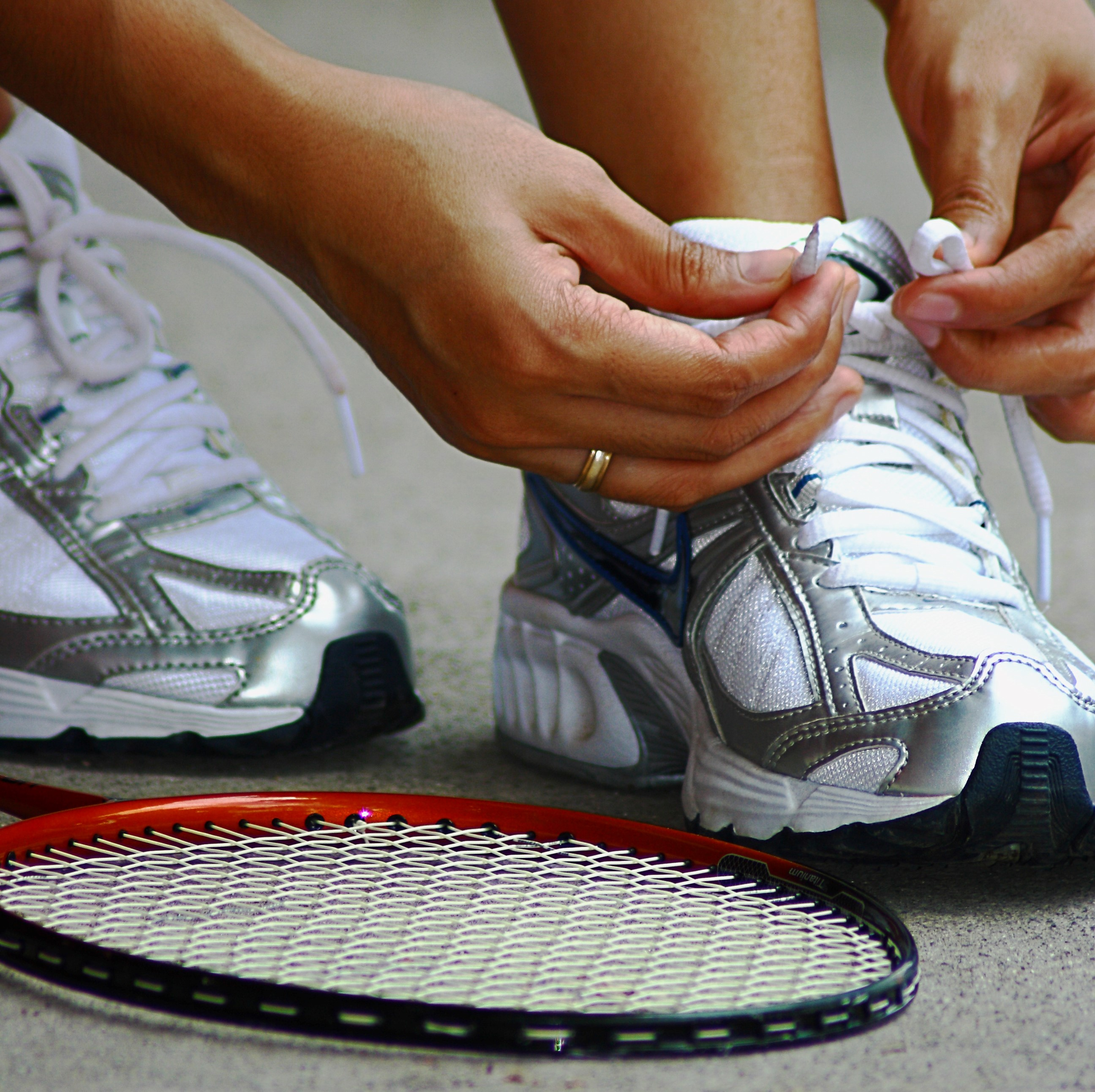 uploads/slider/20150923/tying-shoe-laces-ready-for-a-game-of-badminton_fJ2v3NDd.jpg